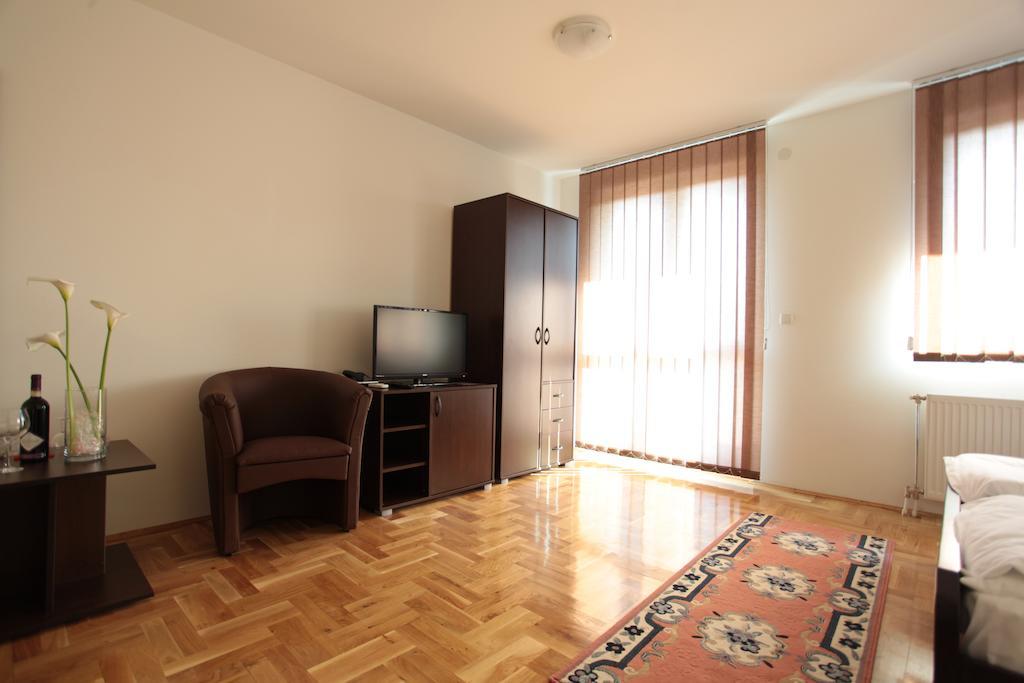 Hostel RoyalObrenovac  部屋 写真