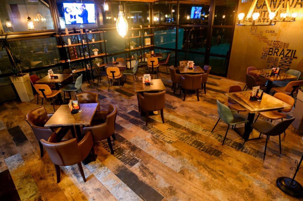 Hostel RoyalObrenovac  エクステリア 写真